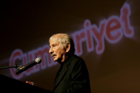 İlhan Selçuk hayatını kaybetti!!