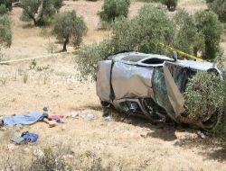 13 Yaşındaki Sürücü, Devirdiği Arabada Can Verdi