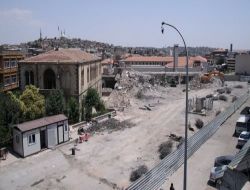 Güzelbey: Şehirler Meydanları İle Anılır