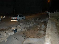 Denizli'de Sel Dağlardan Söktüğü Taşları Şehre Getirmiş!..