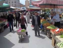 Okullar Tatil Oldu, Çocuklar Pazarda Hamallık Ve Ayakkabı Boyacılığı İle Harçılık Çıkarıyor
