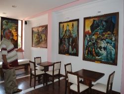 Peygamberlerin Başından Geçen Olayları Turistlere Resimle Anlatıyor