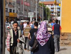 Yozgat Sağlık Müdürü Uyanık'tan Çiftçilere Uyarı: Öğle Güneşinde Tarlada Çalışmayın