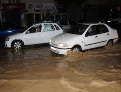 İzmir'de Sağanak Yağmur Etkili Oldu!