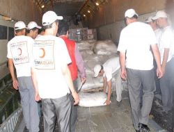 Türk Kızılayı'ndan Özbek Mültecilere İnsani Yardım