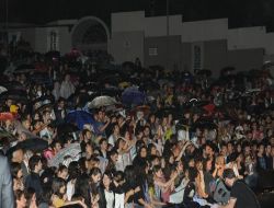 Yağmur Altında Teoman Coşkusu