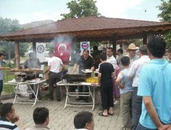 Zile'de Eğitimciler Yılsonu Yorgunluğunu Piknikle Attı