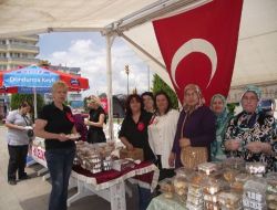 Mhp'li Hanımlar Kermes Düzenledi