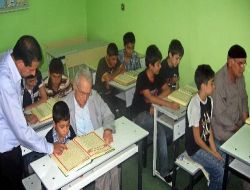 77'sinde Kur'an Öğrendi Şimdi Çocuklara Öğretiyor
