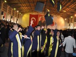 Bozok Üniversitesi 2009-2010 Mezuniyet Töreni Kutlandı