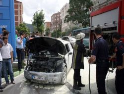 Seyir Halindeyken Petrol İstasyonu Yanında Alev Alan Araç Korkuttu
