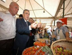 Türkiye'nin İlk Organik Ürünler Pazarı İzmir'de Açıldı