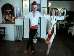 Sirtakili Siyasi Reklam Atina'yı Kızdırdı