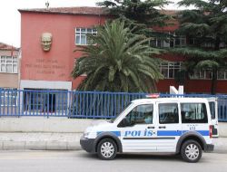 Eğitim Fakültesi Önüne Bırakılan Paket Fünye İle Patlatıldı