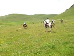Kars'ta Atlı Cirit Heyecanı