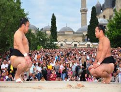 Kırkpınar'da Sumo Güreşçilerinin Gösterisi Büyük İlgi Gördü