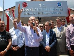 Kılıçdaroğlu'nu Takip Eden Gazeteciler, Parti İl Binasında Tartaklandı