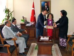 Cumhurbaşkanı Gül'e Mektup Yazan Küçük Büşra'ya Bilgisayar
