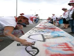 Barış İçin Dünyanın En Uzun Resmini Yapıyorlar