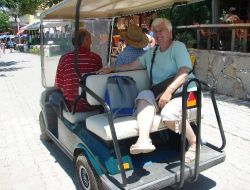 Side Antik Kent'i Görmek İsteyen Yaşlı Ve Yürüme Engelli Turistler Golf Arabasıyla Gezdiriliyor