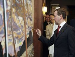 Medvedev'den G-8 Zirvesine Resimli Katkı