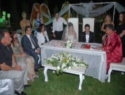 Zabıtası Mühürledi; Başkan Nikah Kıydı!