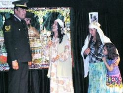 Kuşadası'nda Anneler, Yoksullar İçin Sahne Alacak