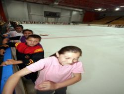 Köy İlköğretim Okulu Öğrencileri Buz Pateni Sporu İle Tanıştı