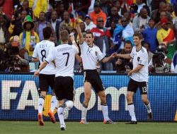 Almanya: 4 - İngiltere: 1