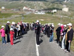 Görme Engelliler Erciyes'te Sabah Yürüyüşü Yaptı