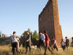 Milletvekilleri Ahlat'ta Tarihi Yerleri Gezdi