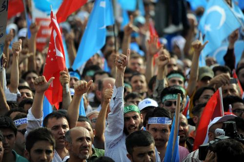 Çağlayan'da binlerce kişi Çin'i protesto etti