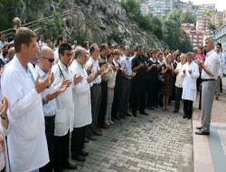 Trafik Kazasında Ölen Doktor Görev Yaptığı Hastanede Anıldı