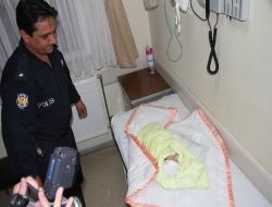 Bir Günlük Bebeği Sokağa Attılar
