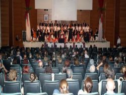 İzmir Adliyesi Çalışanlarının Oluşturduğu Koro Beğeni Topladı