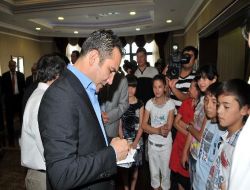 Ferhat Göçer Ve Serdar Ortaç, Türkmenistan'daki Konserde Sahne Aldı