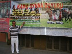 At Yarışına Tövbe Eden Emlakçıdan İbretlik Pankart: İçki Öldürür, Kumar Söndürür, At Yarışı Süründürür!