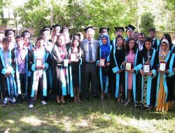 Hüseyin Celal Yardımcı Fen Lisesi'nde Mezunlara Kutlama