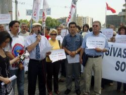 Sivas Olaylarında Ölenler Taksim'de Anıldı