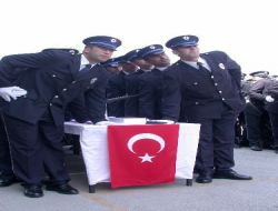 Bayburt Valisi Al Genç Polislere Seslendi: Olaylara Öznesi Sevgi Olan Bir Yaklaşımla Müdahale Edin