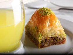 Nejat Güllü, 21. Güllüloğlu Şubesini Bursa'da Açtı