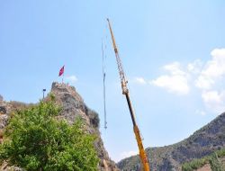 Fethiye Kalesi'ne Dev Türk Bayrağı