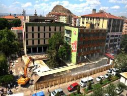 Kent Meydanı Projesi'nde Yıkım Çalışmalarına Başlandı