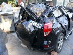 Uçak Pistinden Çıkan Mercedes, Otomobilin Üstüne Uçtu: 2 Yaralı!