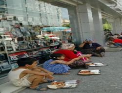 Yoksulluk İçinde Büyüyen Kebapçı Şehmus, Şimdi Fakirleri Doyuruyor
