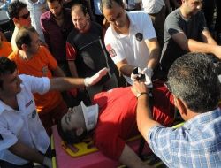 Tır'a Arkadan Çarpan Kamyonet Sürücüsü Ağır Yaralandı