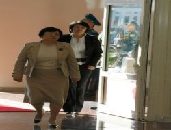 Çiçeği Burnunda Kırgız Lider Otunbayeva, Nazarbayev İle Görüştü!