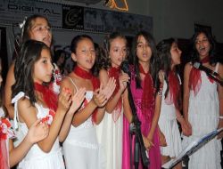 Minik Kemanistler, Dokuzuncu Senfoni'yi Arkadaşları İçin Seslendirdi