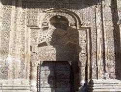Namaz Kılan Gölge Adam