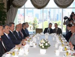 Cumhurbaşkanı Gül, Astana'da Türk İşadamları İle Bir Araya Geldi!